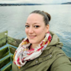 Meet your Posher, Holly